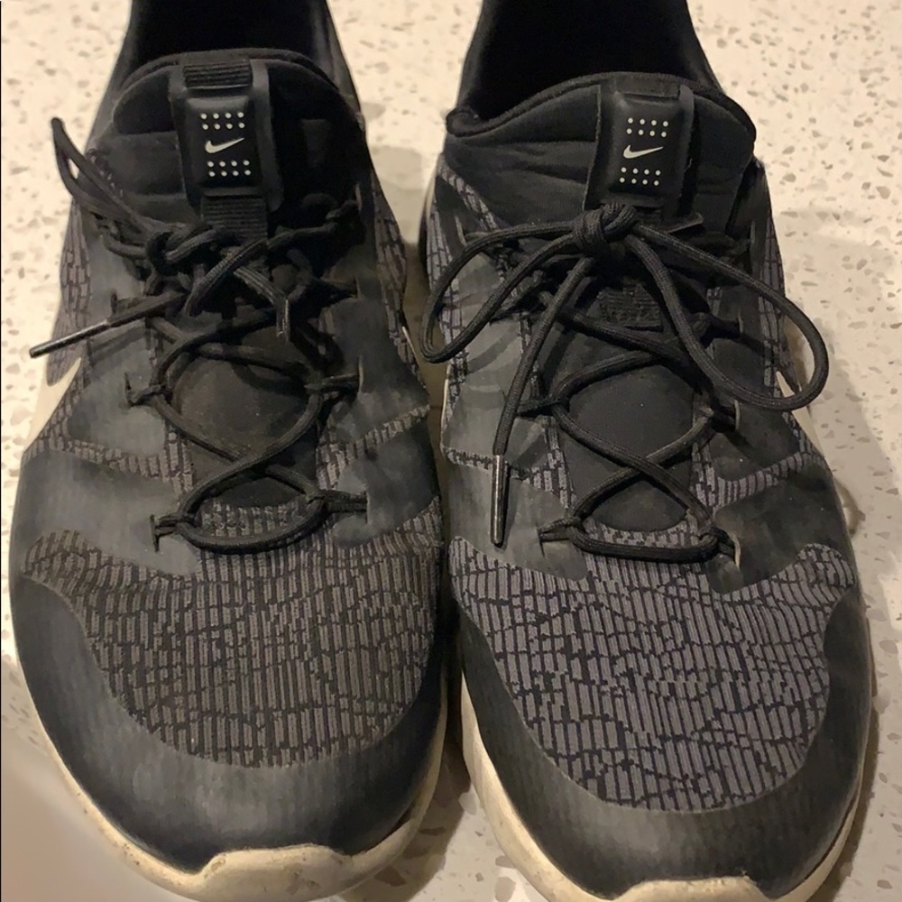 NIKE WOMENS SHOES
